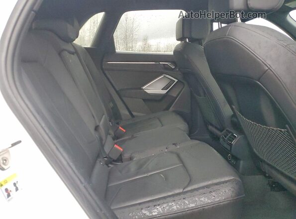 WA1BECF3XK1066835 2019 AUDI Q3 White Widok wnętrza z tyłu