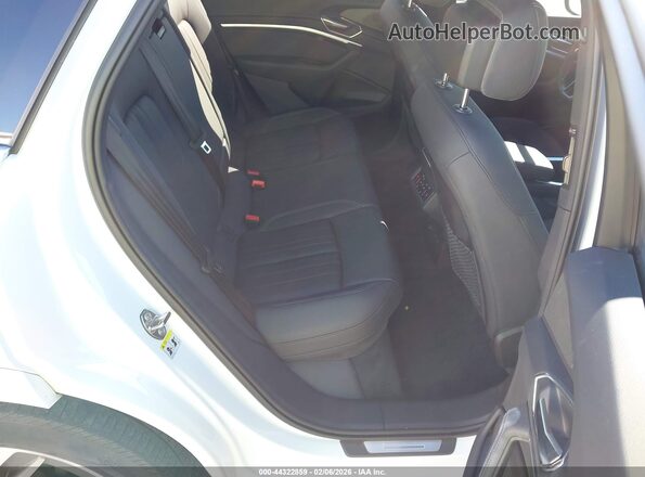 WA1CAAGE3RB017078 2024 AUDI Q8 E-TRON Белый Вид наклейки с VIN-кодом