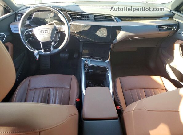 WA1CAAGE3RB028307 2024 AUDI Q8 White Dashboard view