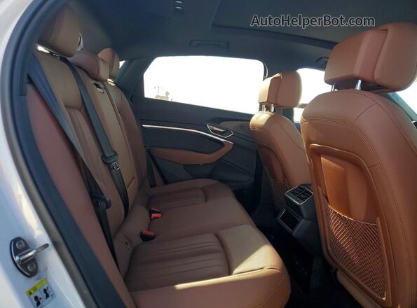 WA1CAAGE3RB028307 2024 AUDI Q8 White Rear interior view