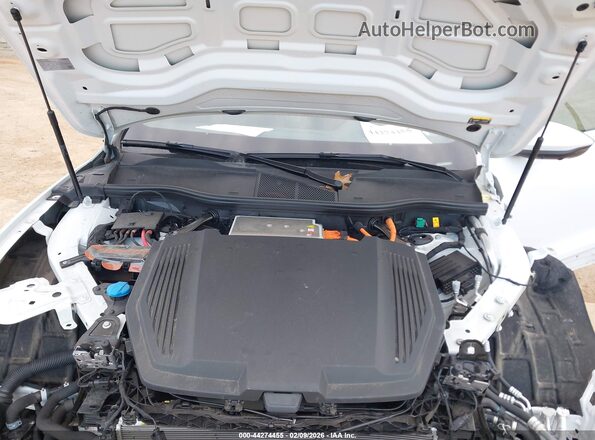 WA1CAAGE9RB036203 2024 AUDI Q8 E-TRON White Вид ззаду