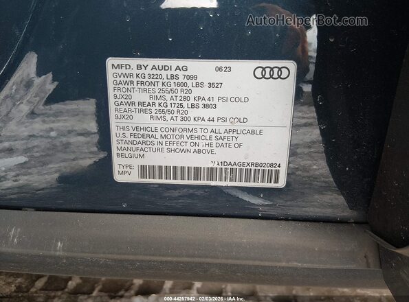 WA1DAAGEXRB020824 2024 AUDI Q8 E-TRON Blue ძრავის განყოფილების ხედი
