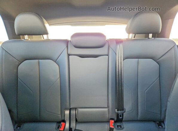 WA1DECF30R1169927 2024 AUDI Q3 White Vista de los asientos traseros