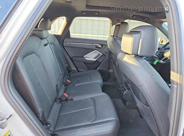 WA1DECF30R1169927 2024 AUDI Q3 White Vista interior trasera