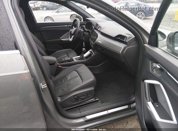 WA1DECF30S1056288 2025 AUDI Q3 Gray Front interior view