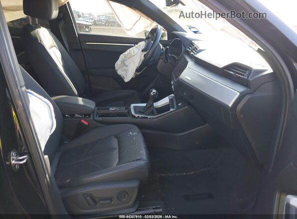WA1DECF31M1039793 2021 AUDI Q3 Черный Вид салона спереди