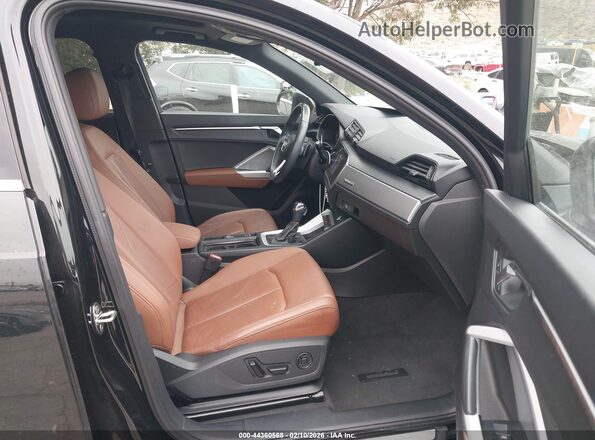 WA1DECF31N1051797 2022 AUDI Q3 Black Вид салону спереду