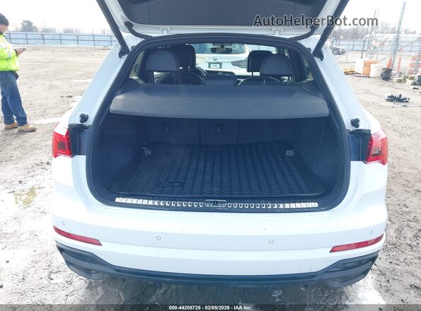 WA1DECF31R1081372 2024 AUDI Q3 White 
