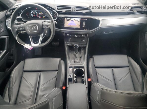 WA1DECF31R1086734 2024 AUDI Q3 Gray Vista del salpicadero