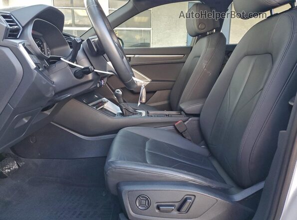 WA1DECF32R1028583 2024 AUDI Q3 White წინა სალონის ხედი