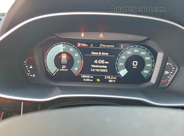 WA1DECF32R1028583 2024 AUDI Q3 White ხელსაწყოთა პანელის ხედი