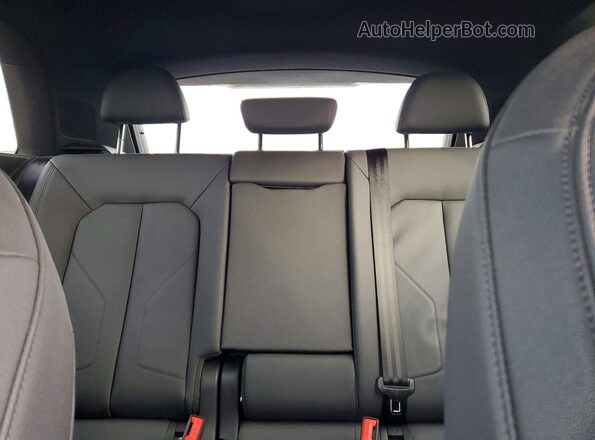 WA1DECF34R1158834 2024 AUDI Q3 Black Widok tylnych siedzeń