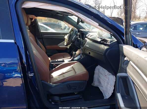 WA1DECF34R1171275 2024 AUDI Q3 Blue Widok wnętrza z przodu