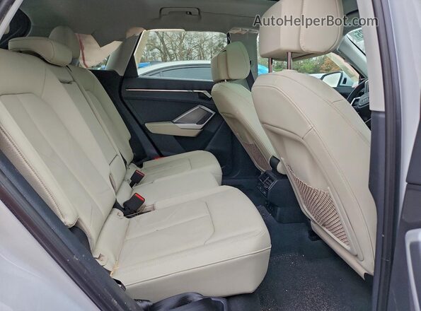 WA1DECF38P1057387 2023 AUDI Q3 White Widok wnętrza z tyłu