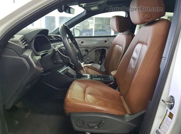 WA1DECF39M1035717 2021 AUDI Q3 White Widok wnętrza z przodu