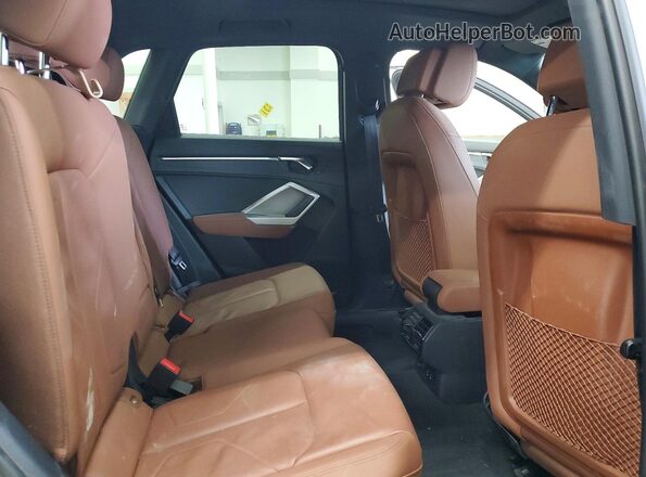 WA1DECF39M1035717 2021 AUDI Q3 White Widok wnętrza z tyłu