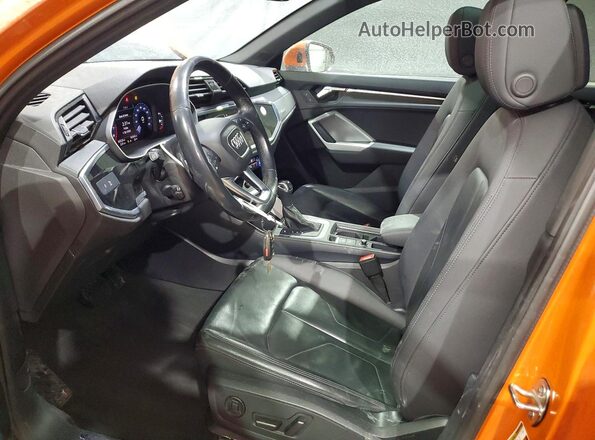 WA1DECF3XP1123728 2023 AUDI Q3 Orange წინა სალონის ხედი