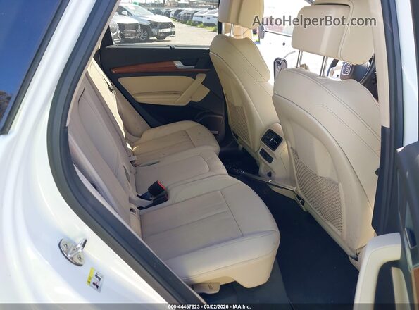 WA1E2AFY3M2043058 2021 AUDI Q5 White Vista de la etiqueta del VIN
