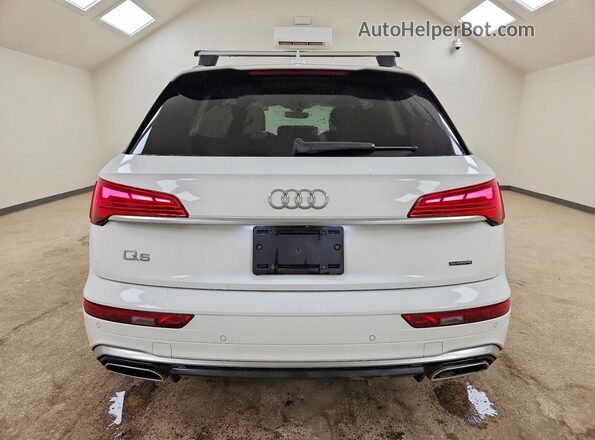 WA1EAAFY2R2083609 2024 AUDI Q5 White Rear view