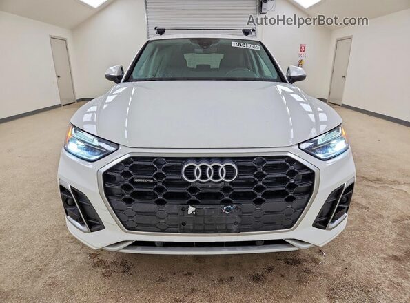 WA1EAAFY2R2083609 2024 AUDI Q5 White Front view