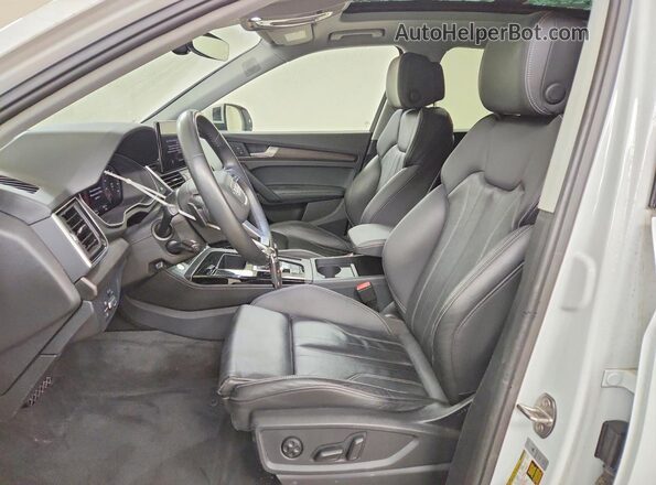 WA1EAAFY2R2083609 2024 AUDI Q5 White Front interior view