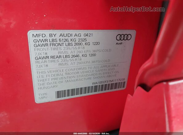 WA1EECF31M1117235 2021 AUDI Q3 Red Vista del compartimento del motor