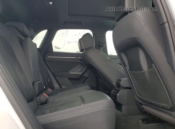 WA1EECF32N1014049 2022 AUDI Q3 White უკანა სალონის ხედი