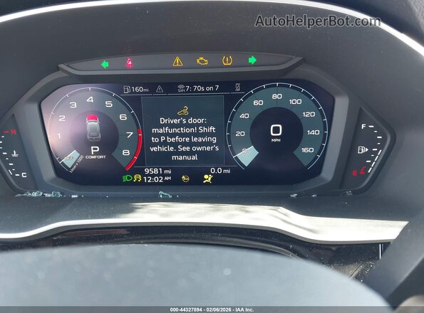 WA1EECF32R1077738 2024 AUDI Q3 Green Rear seats view