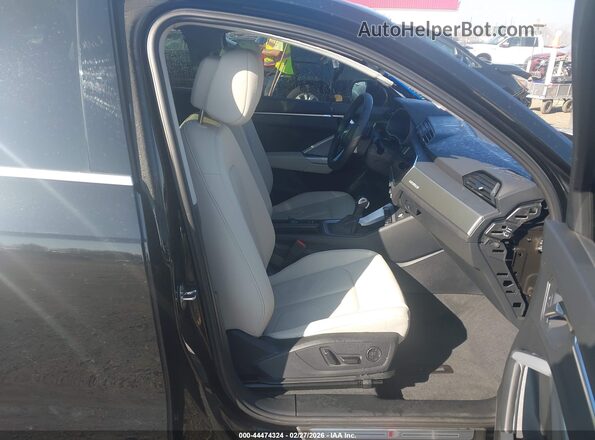 WA1EECF35R1160628 2024 AUDI Q3 Black Vista interior delantera