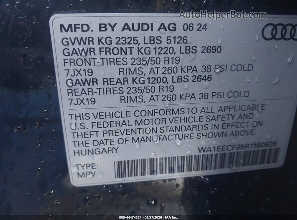 WA1EECF35R1160628 2024 AUDI Q3 Black Vista del compartimento del motor