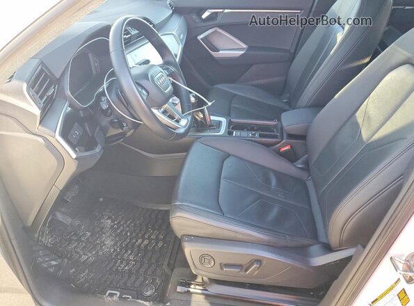 WA1EECF36P1034372 2023 AUDI Q3 White Vista interior delantera