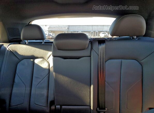 WA1EECF39K1087768 2019 AUDI Q3 Оранжевый Вид задних сидений