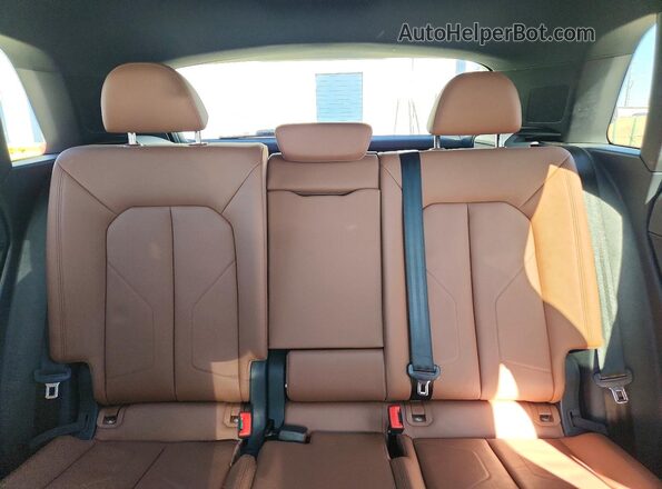 WA1EECF39N1045041 2022 AUDI Q3 Blue Widok tylnych siedzeń