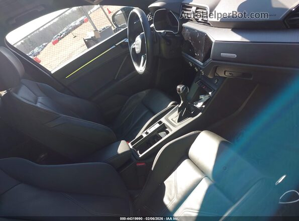 WA1EECF39P1070976 2023 AUDI Q3 Black Вид салону спереду