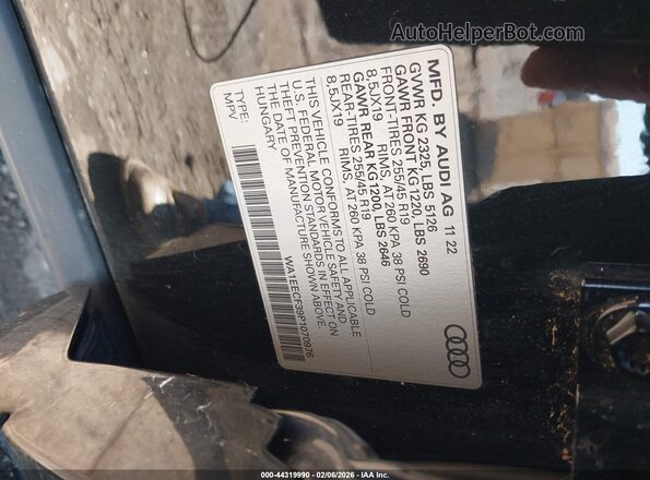 WA1EECF39P1070976 2023 AUDI Q3 Black Вид підкапотного простору