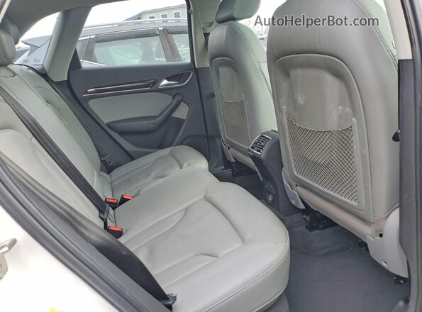 WA1EFCFS4GR014417 2016 AUDI Q3 White Սալոնի հետևի տեսք