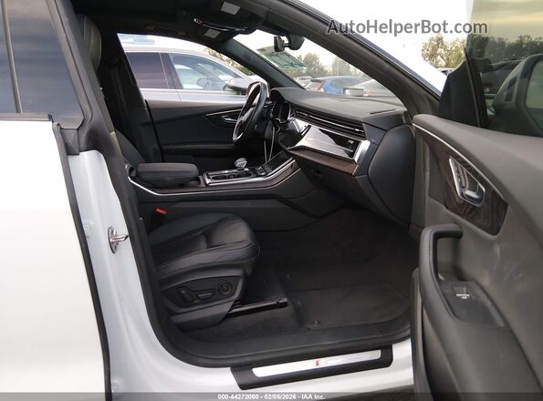 WA1EVAF17MD028402 2021 AUDI Q8 White Front interior view