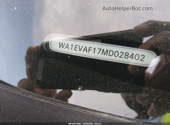 WA1EVAF17MD028402 2021 AUDI Q8 White Engine compartment view