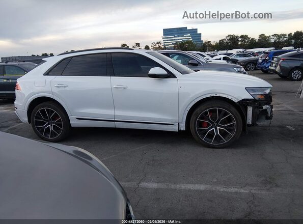 WA1EVAF17MD028402 2021 AUDI Q8 White 360 interior view
