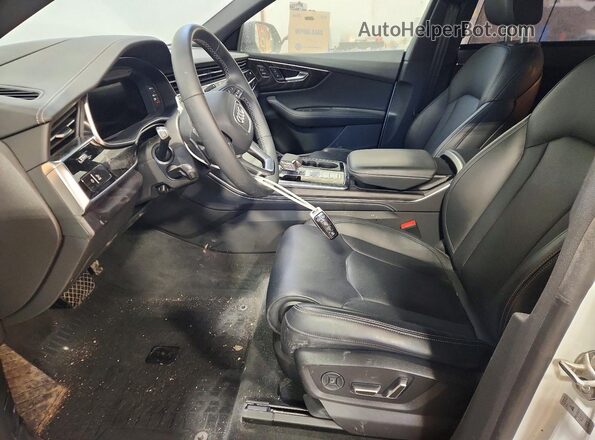 WA1FVBF10SD011383 2025 AUDI Q8 White Front interior view