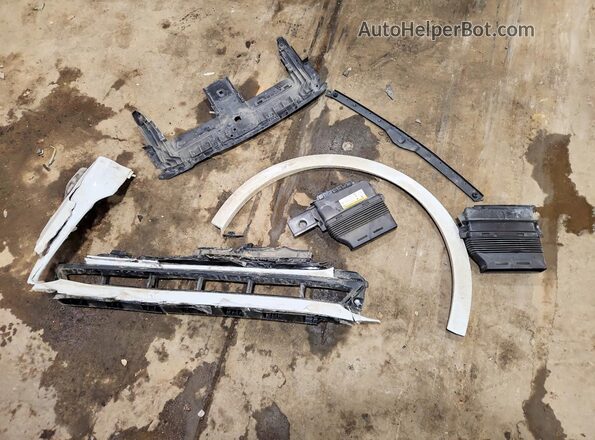 WA1FVBF10SD011383 2025 AUDI Q8 White Engine compartment view