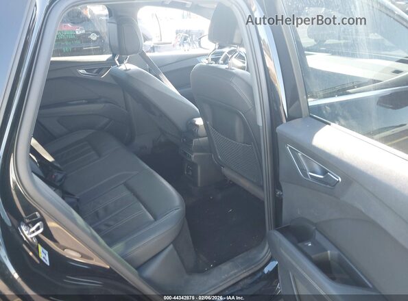 WA1H2BFZ8NP015028 2022 AUDI Q4 Black VIN sticker view