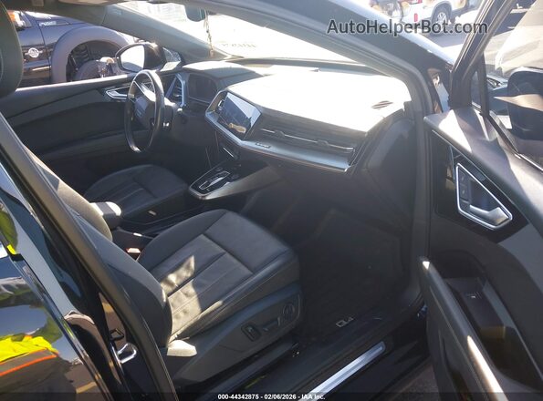 WA1H2BFZ8NP015028 2022 AUDI Q4 Black Front interior view
