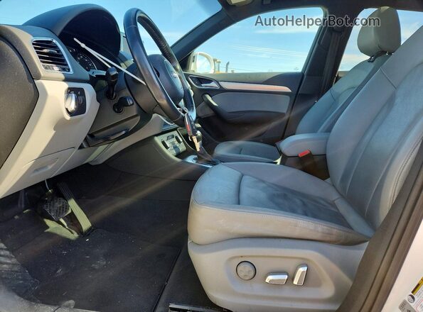 WA1HCCFS3HR013847 2017 AUDI Q3 White წინა სალონის ხედი