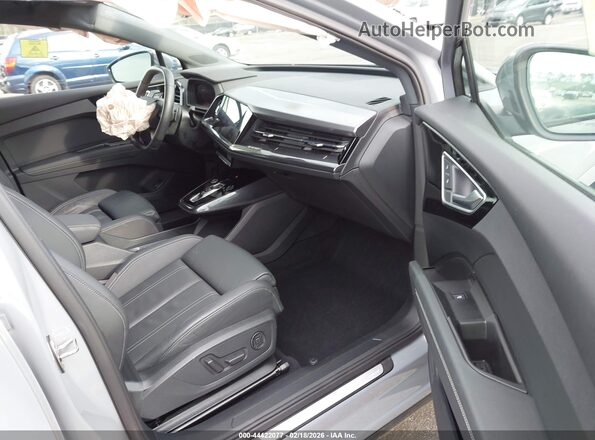 WA1L2BFZ2NP051047 2022 AUDI Q4 Gray წინა სალონის ხედი