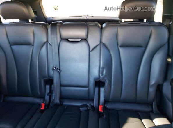 WA1LAAF70JD000962 2018 AUDI Q7 Gray Rear seats view