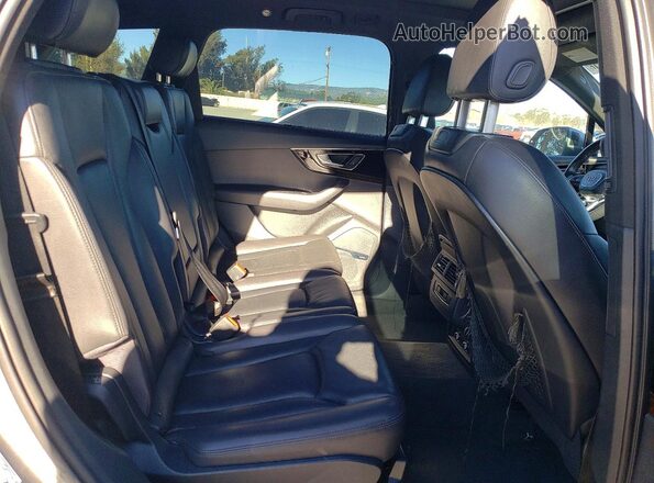 WA1LAAF70JD000962 2018 AUDI Q7 Gray Rear interior view