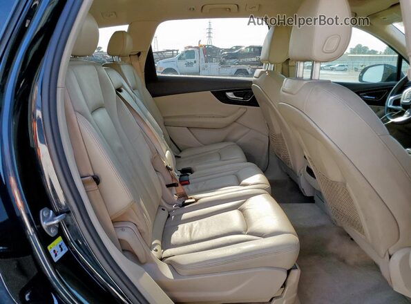 WA1LAAF72HD018759 2017 AUDI Q7 Blue Widok wnętrza z tyłu