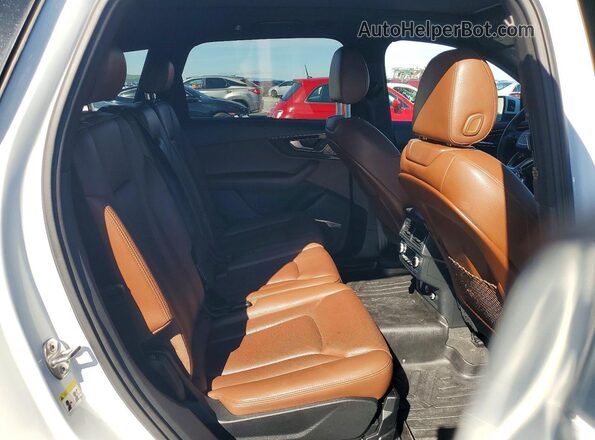 WA1LAAF76KD020134 2019 AUDI Q7 White Вид задньої частини салону
