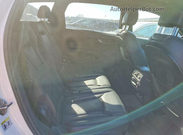 WA1LAAF79KD039700 2019 AUDI Q7 White Widok wnętrza z tyłu